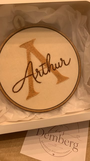 Arthur — inicial bordada
